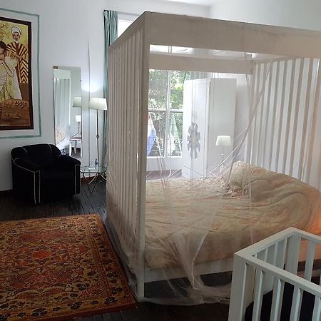 Bushman Cafe Hotel Abidjan Luaran gambar