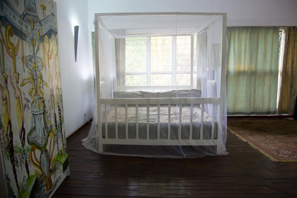 Bushman Cafe Hotel Abidjan Luaran gambar