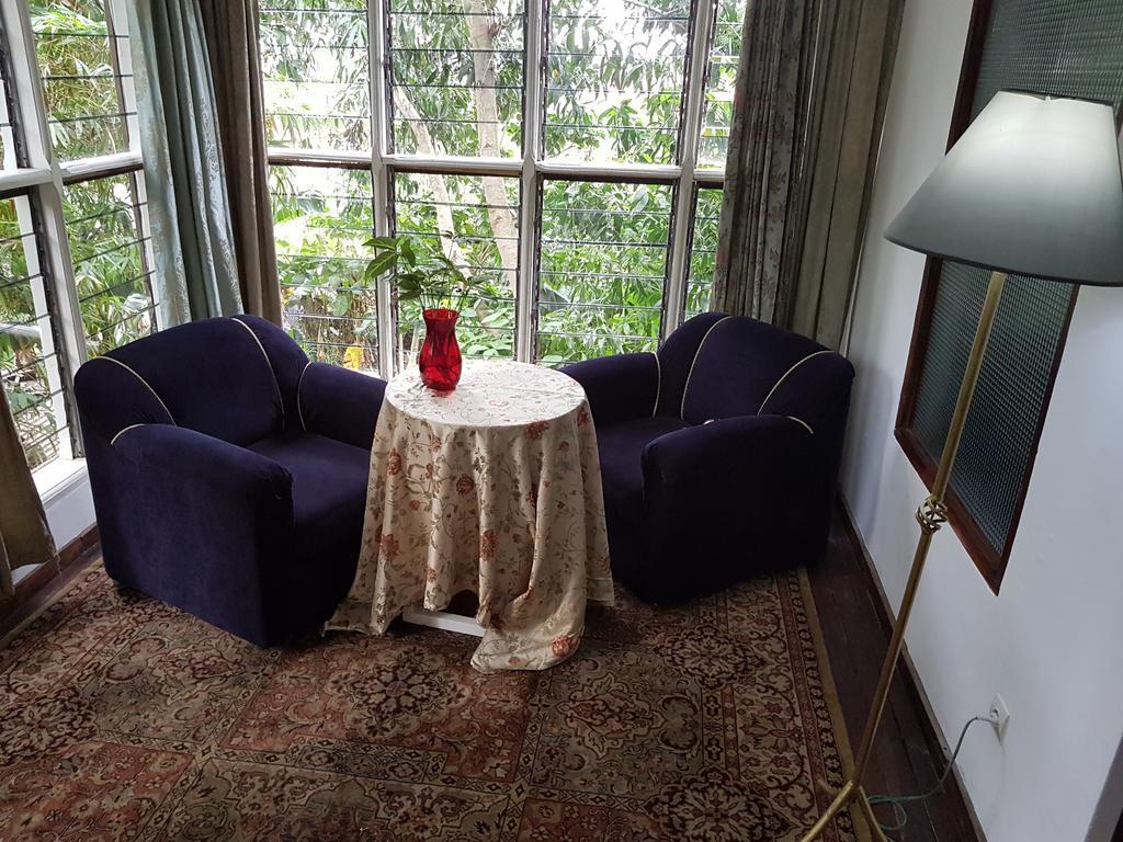 Bushman Cafe Hotel Abidjan Luaran gambar