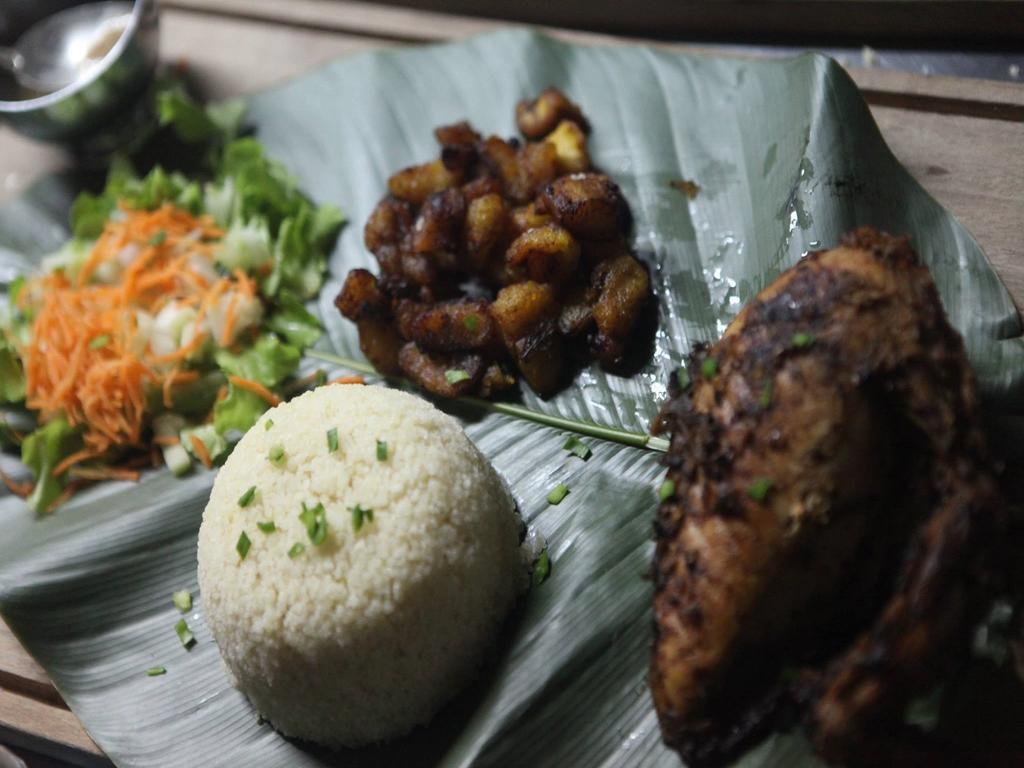 Bushman Cafe Hotel Abidjan Luaran gambar